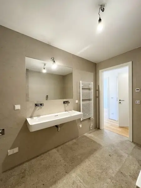 Moderne Erstbezugswohnung mit Balkon und Garage in 1210 Wien – Ihr neues Zuhause!