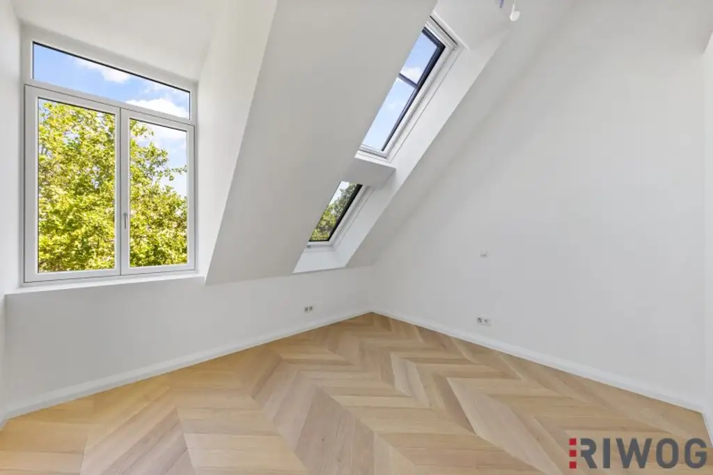 3,7m Raumhöhe im DG, Garage mit 2 Stellplätze, Atrium, Aufzug in die Wohnung und 360° Dachterrasse