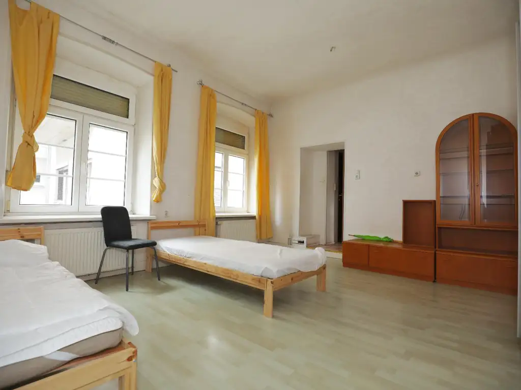 Renovierungsbedürftiges ZInshaus mit aureichend Parkplätzen im Trendbezirk Graz/Lend