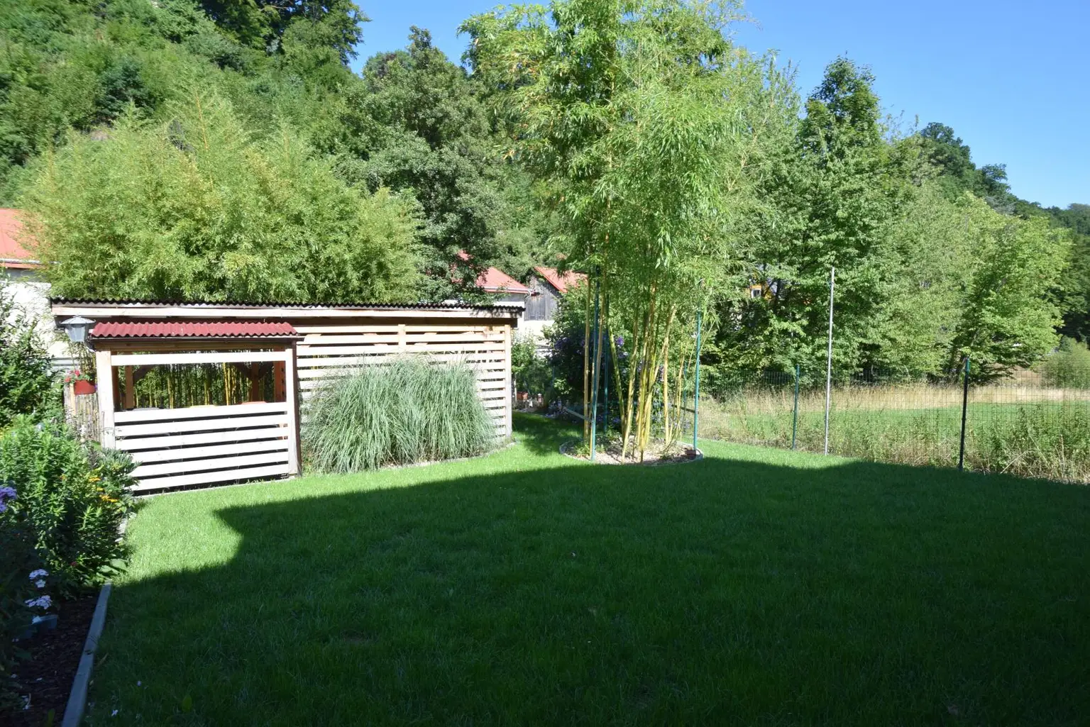 Schmuckes Haus mit Garten und Pool in Grünruhelage