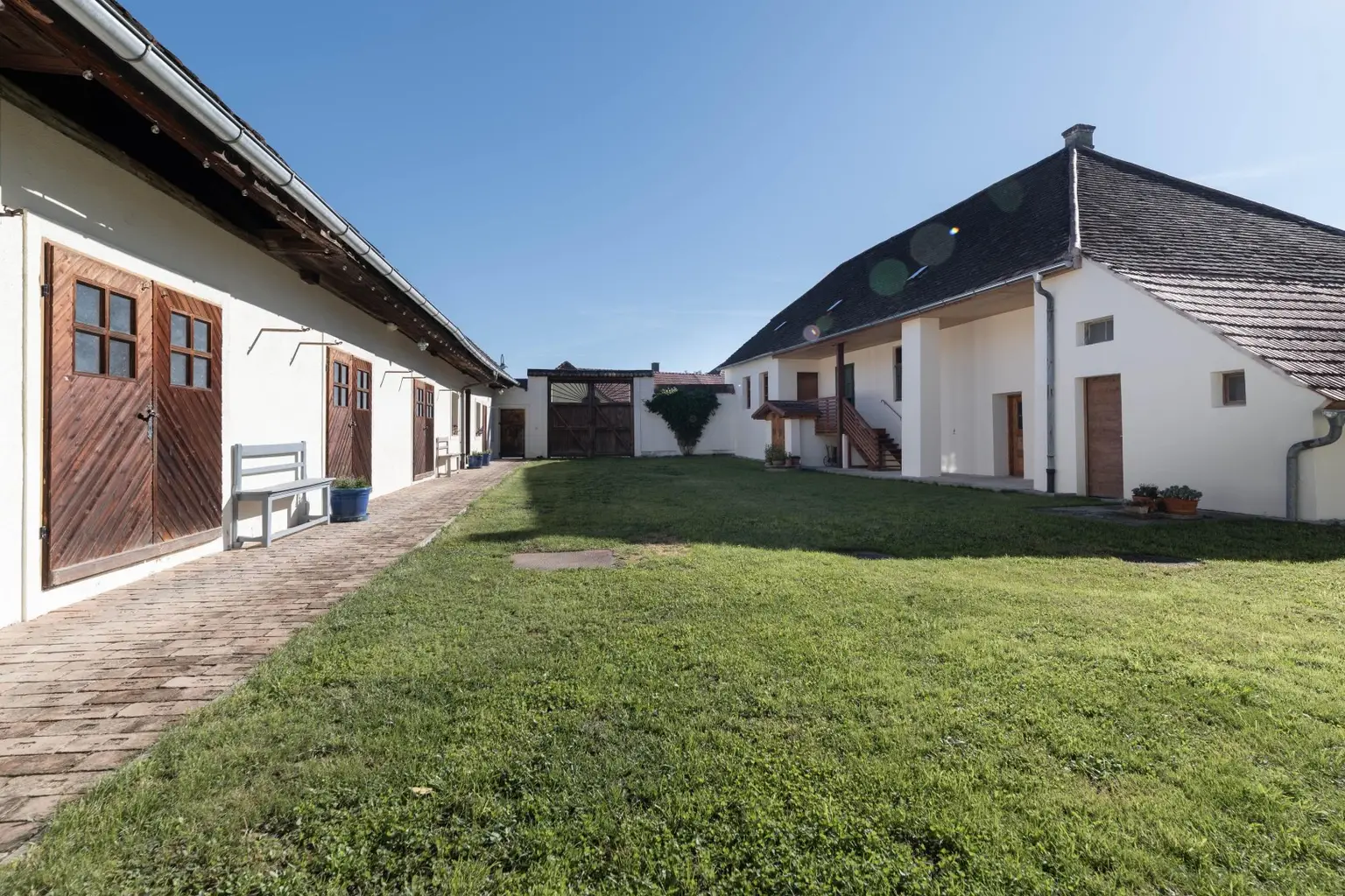 “Zauberhafter Dreikanthof mit großem Gartenparadies bei Tulln“
