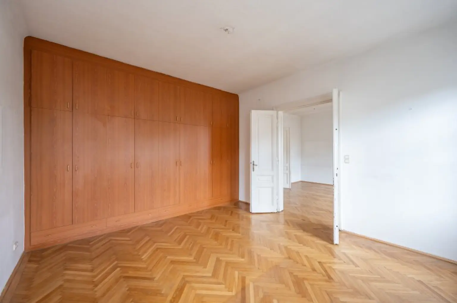 ***NEU*** Gepflegte 3 Zimmer Wohnung in repräsentativem Stilaltbau! in TOP-Lage!!