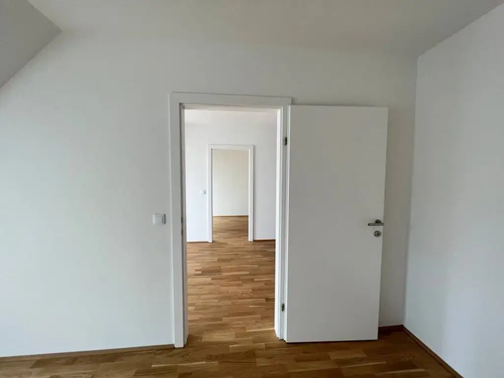 EXKLUSIVES WOHNEN IN RUHIGER LAGE MIT BALKON & GARAGE – IDEAL ZUR ANLAGE