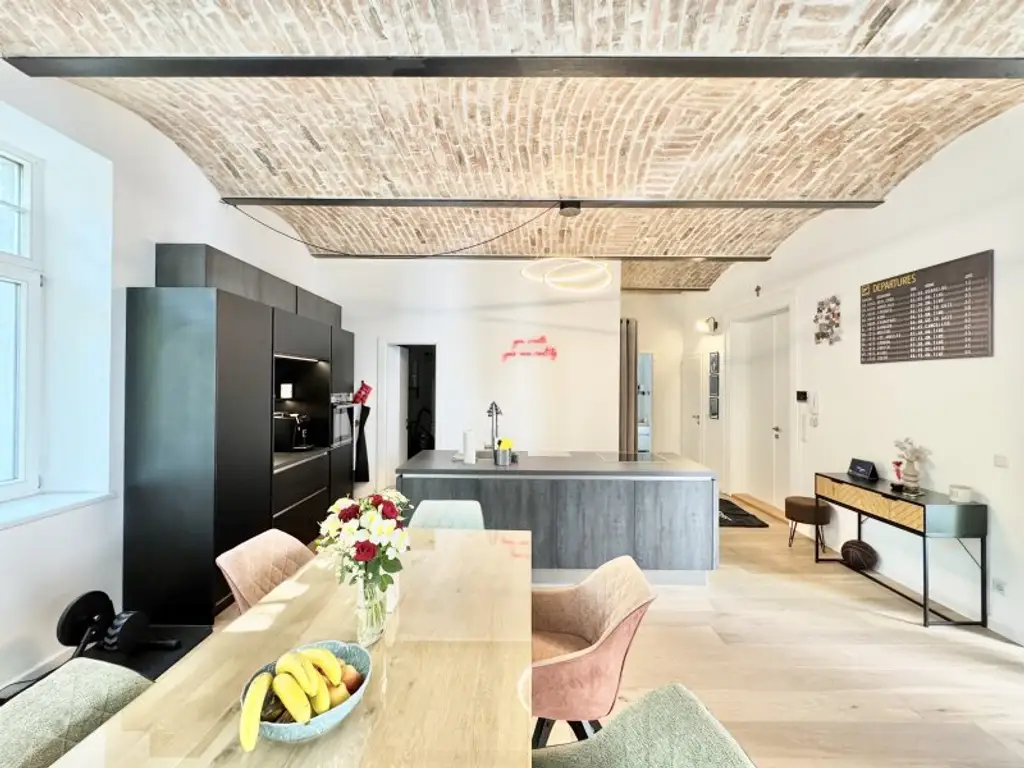 Einzigartiges LOFT in Hofruhelage | Traumhafte Immobilie mit großzügigem Balkon | Vollmöbliert bei Bedarf