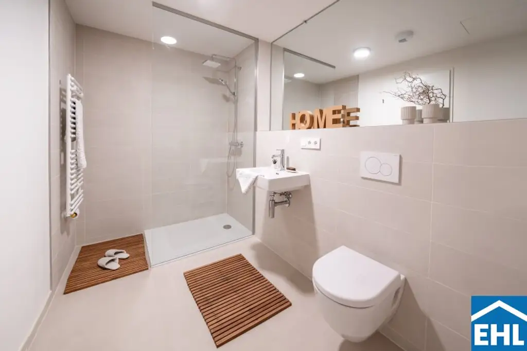 Wohnen mit Skyline-Flair – Rooftop Pool & Fitness bei der U1