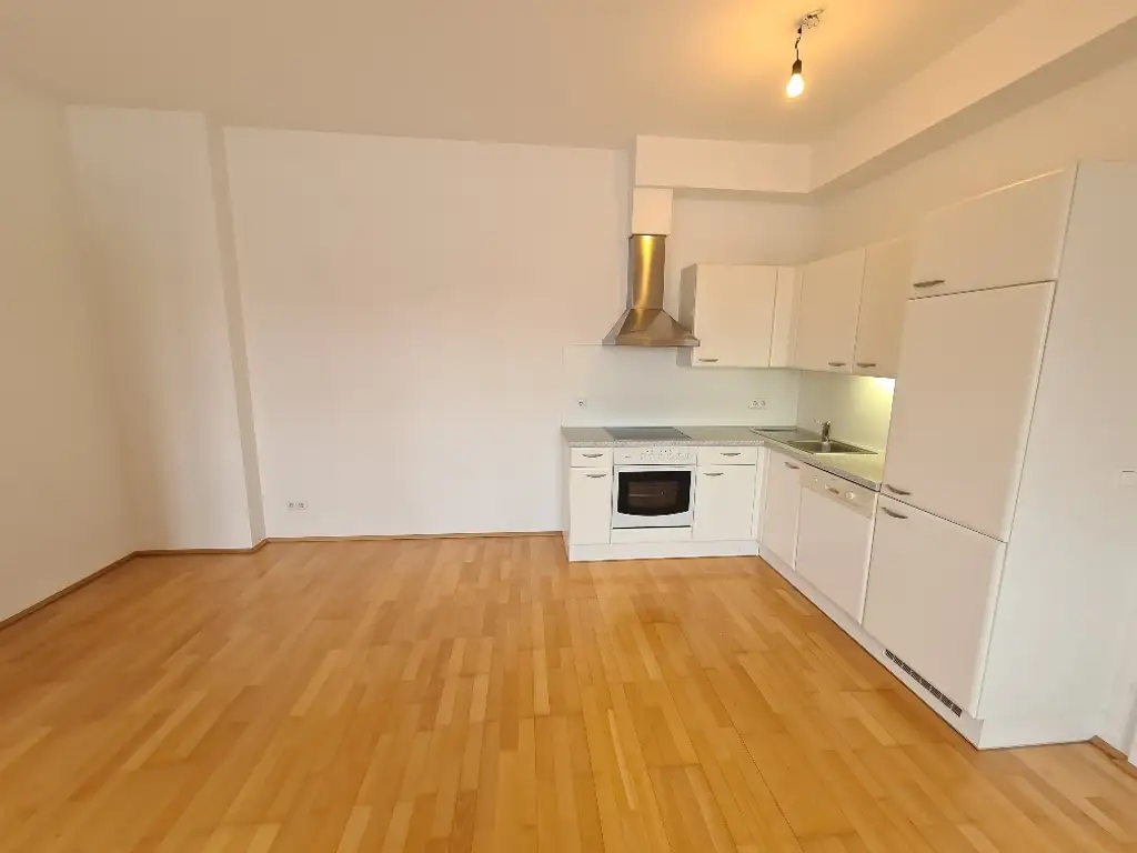 Befristet vermoietete 2-Zimmmer- Dachgeschosswohnung - 
Garten-/Hofseitig ausgerichtet!