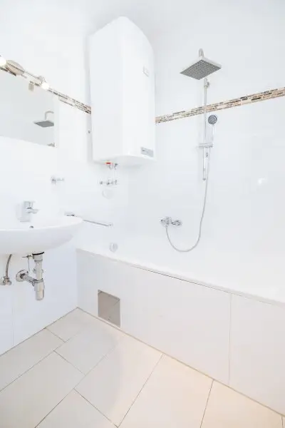 KEINE MAKLERGEBÜHR I MODERNISIERT I HOCHWERTIGE BADEWANNE I DESIGN-EINBAUKÜCHE I BAHNHOFSNAH I HAUSTIERFREUNDLICH I MODERNER WOHNSTIL I DURCHDACHTER GRUNDRISS I PROJEKT WOHNEN I