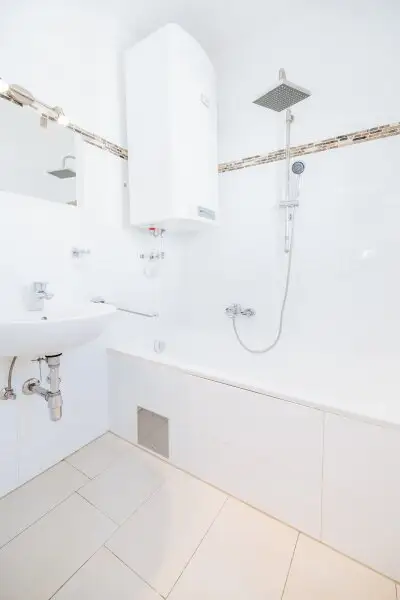 KEINE MAKLERGEBÜHR I MODERNISIERT I HOCHWERTIGE BADEWANNE I DESIGN-EINBAUKÜCHE I BAHNHOFSNAH I HAUSTIERFREUNDLICH I MODERNER WOHNSTIL I DURCHDACHTER GRUNDRISS I PROJEKT WOHNEN I