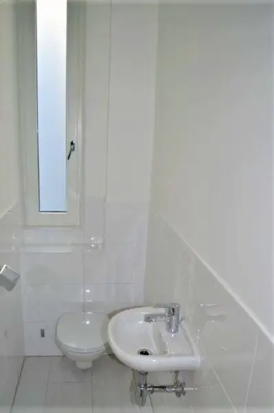 LAZARETTGASSE - NADLERGASSE, AKH-Nähe, sonnige 68 m2 Altbau, 2 Zimmer, Wohnküche, Wannenbad, Parketten, SAT/TV, 3. Liftstock