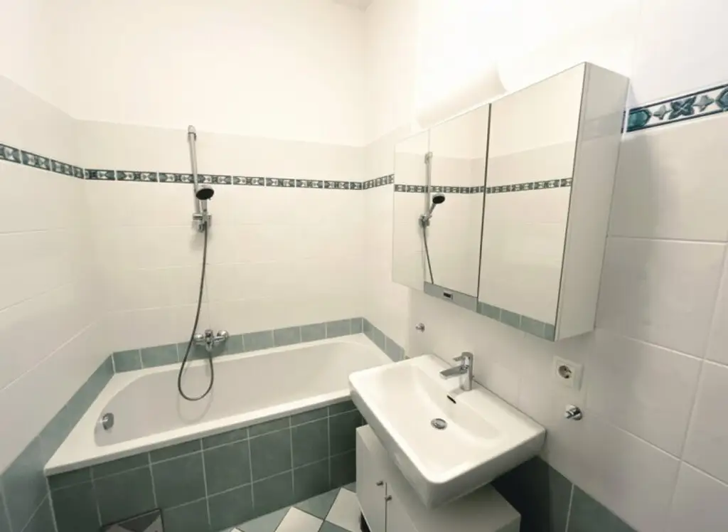 NEU! Stilvolle, lichtdurchflutete 2-Zimmer-Altbauwohnung im 16. Bezirk!