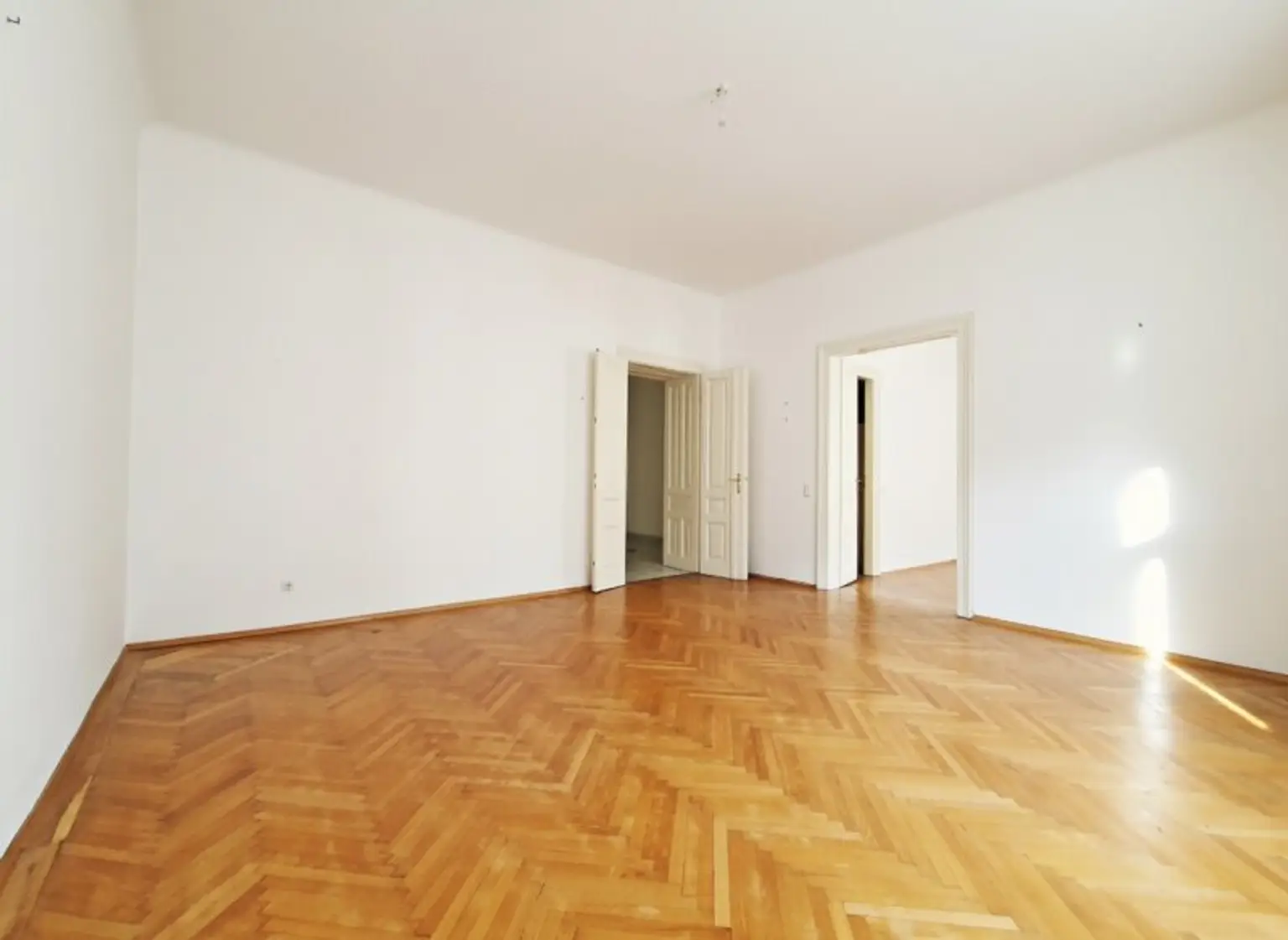 ++RARITÄT** ALTBAU-WOHNUNG mit Stil in Begehrter Lage! ++ Nähe Galleria, Arenbergpark, U-Bahn