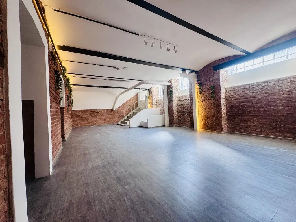 MODERNES SOUTERRAIN/ATELIER MIT VIELSEITIGEM NUTZUNGSPOTENZIAL