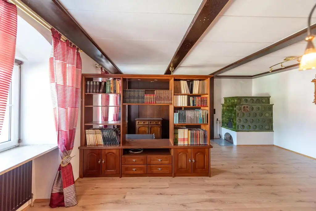 Zwei besondere Wohnungen in historischem Gebäude - 178 m² und 49 m² im Zentrum von Scharnstein mit schönem Ausblick und Garage!