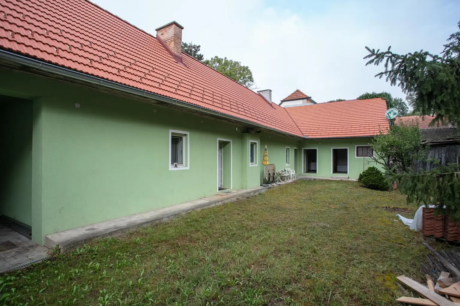 Kleines Haus mit uneinsehbaren Garten