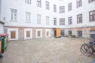 Eingangsbereich Hof