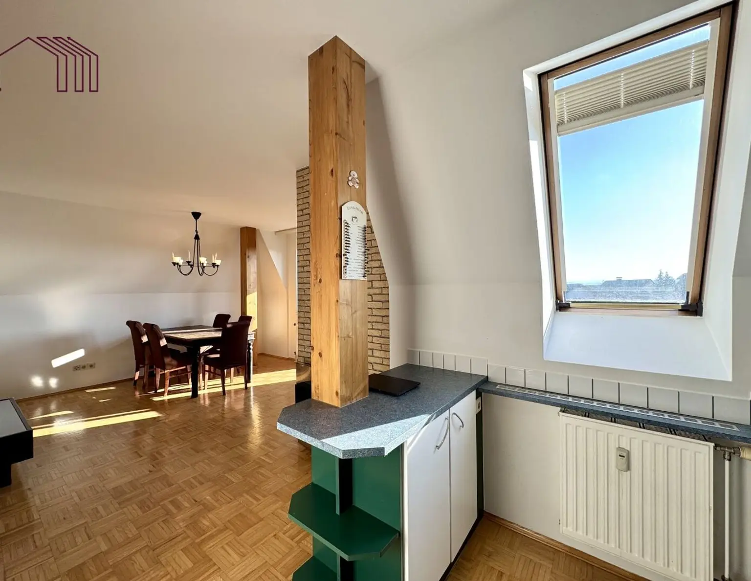 AB SOFORT VERFÜGBAR : Sonnige und geräumige 2-Zimmer-Wohnung mit überdachtem Balkon und Carport