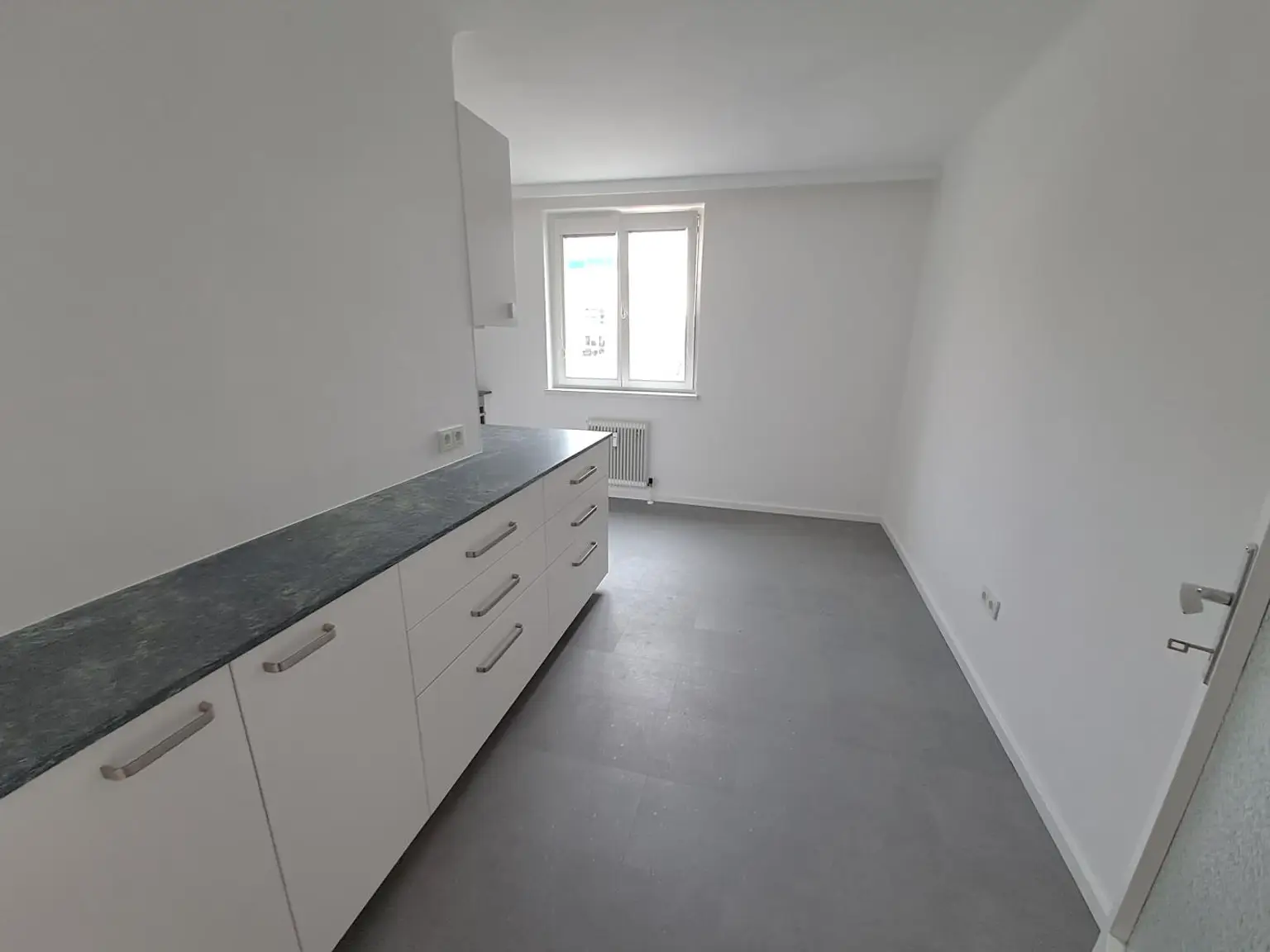 viel Stauraum & Platz für Essegelegenheit