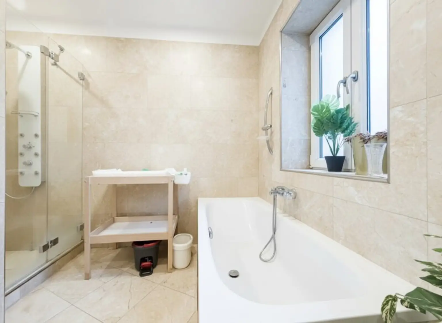 PENTHOUSE LIVING MIT PANORAMABLICK I MARIA HILFERSTRASSE I ca.100 m² TERRASSE I 7-Zimmer und 3 Bäder I U-Bahn Nähe