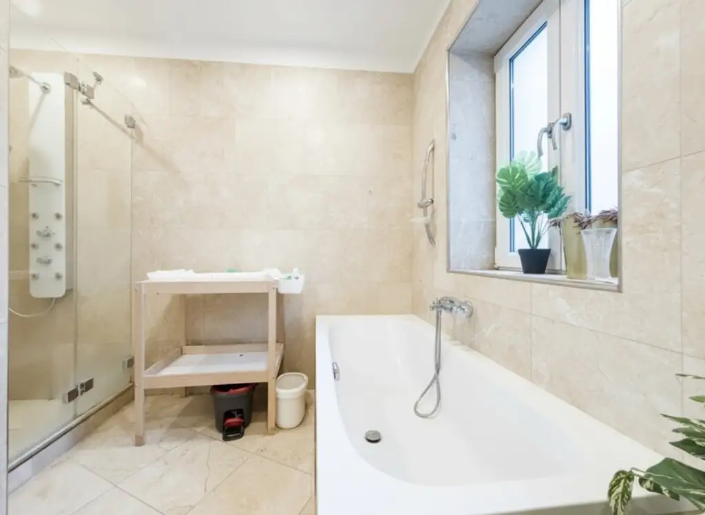 PENTHOUSE LIVING MIT PANORAMABLICK I MARIA HILFERSTRASSE I ca.100 m² TERRASSE I 7-Zimmer und 3 Bäder I U-Bahn Nähe