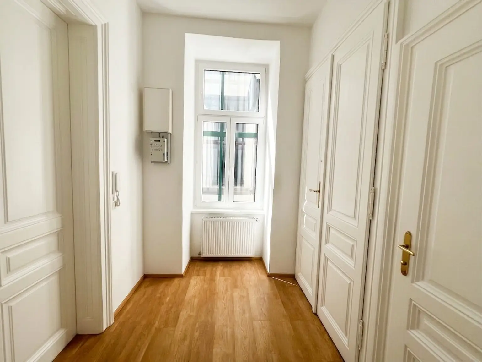 UNBEFRISTET und TOP LAGE: Schöne 2-Zimmer-Altbauwohnung