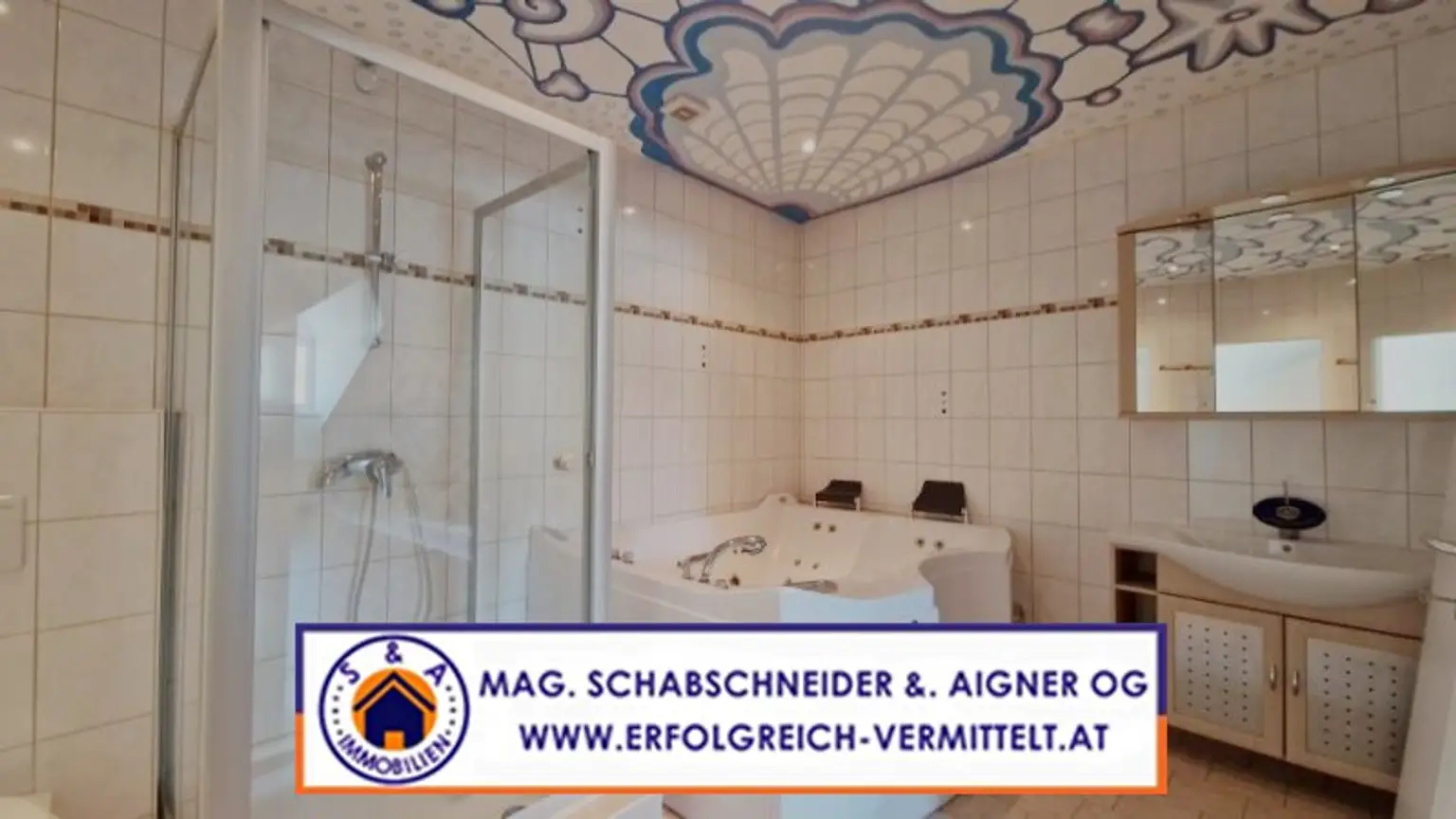 Große Dachgeschosswohnung mit Premium Whirlpool am Hauptplatz zu mieten!