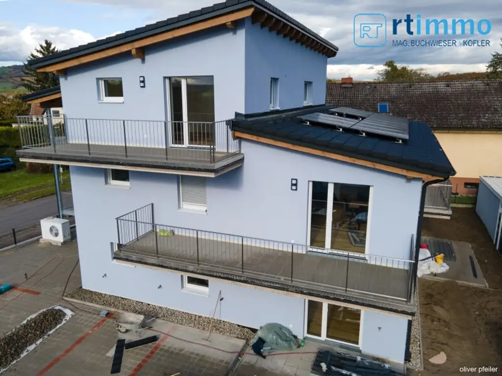 GEMÜTLICH, MODERN, ENERGIEEFFIZIENT:  Fünf 2 Zimmer- Mietwohnungen mit Außenflächen warten auf Sie!