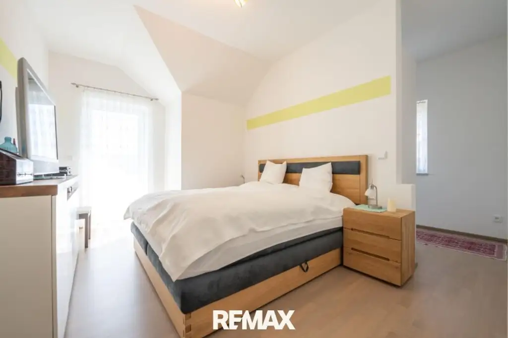 Modernes Niedrigenergie-Einfamilienhaus mit Garten und sonniger Terrasse – ideal für Familien!
