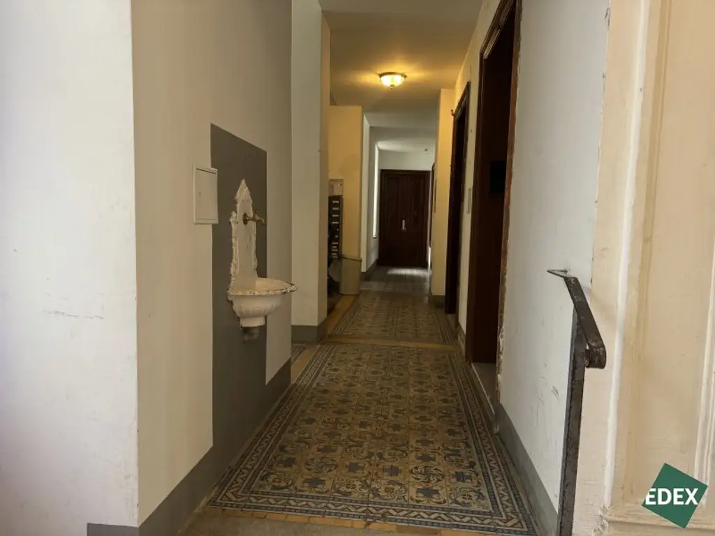 Wohnung mit Potential: Sanierungsbedürftige 2-Zimmer Wohnung nahe Augarten