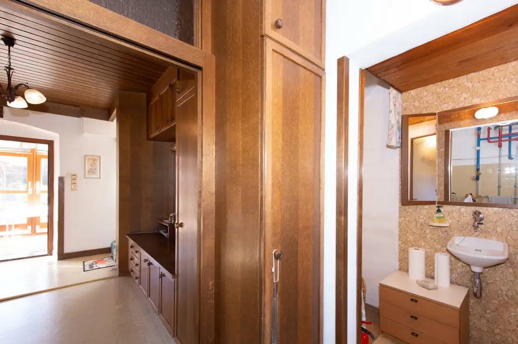 Großzügiges Einfamilienhaus mit viel Platz, hohem Potenzial und hoher Bebauungsdichte – Ideal für Familien oder Investoren