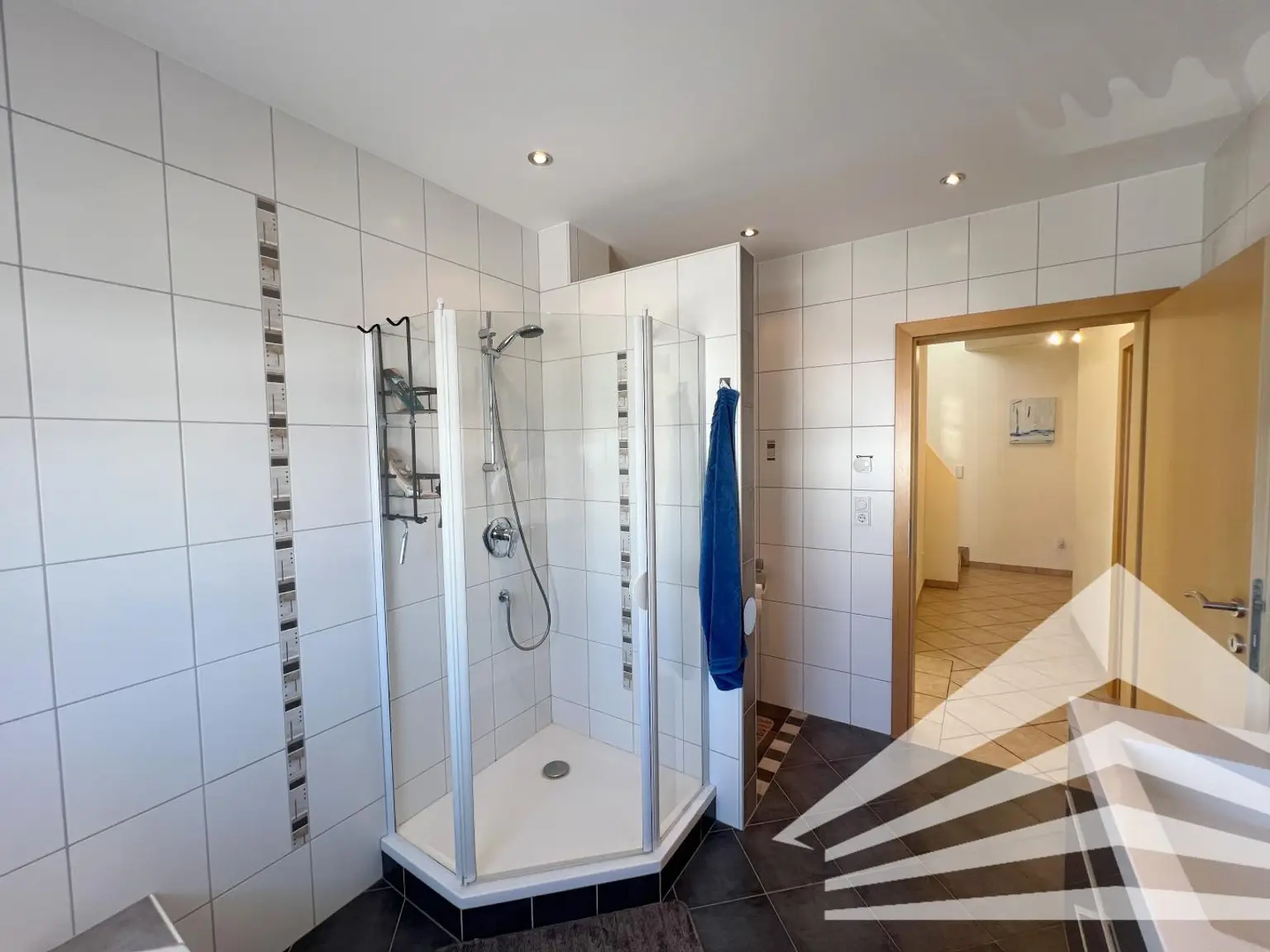 Großzügiges Eckreihenhaus mit Garten & Pool in toller Siedlungslage! 360° Rundgang online!