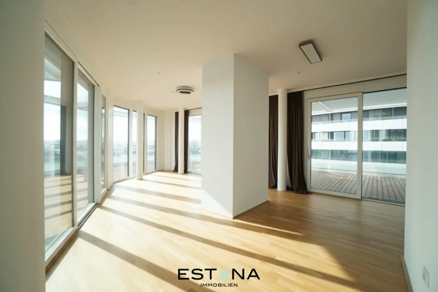 Lichtdurchflutete Dachgeschosswohnung mit beeindruckendem Panoramablick auf die Donauinsel
