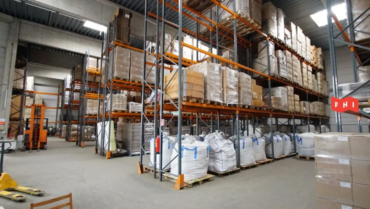 Logistikfläche***2 Hallen***30 Stellplätze***Ausbaupotential***