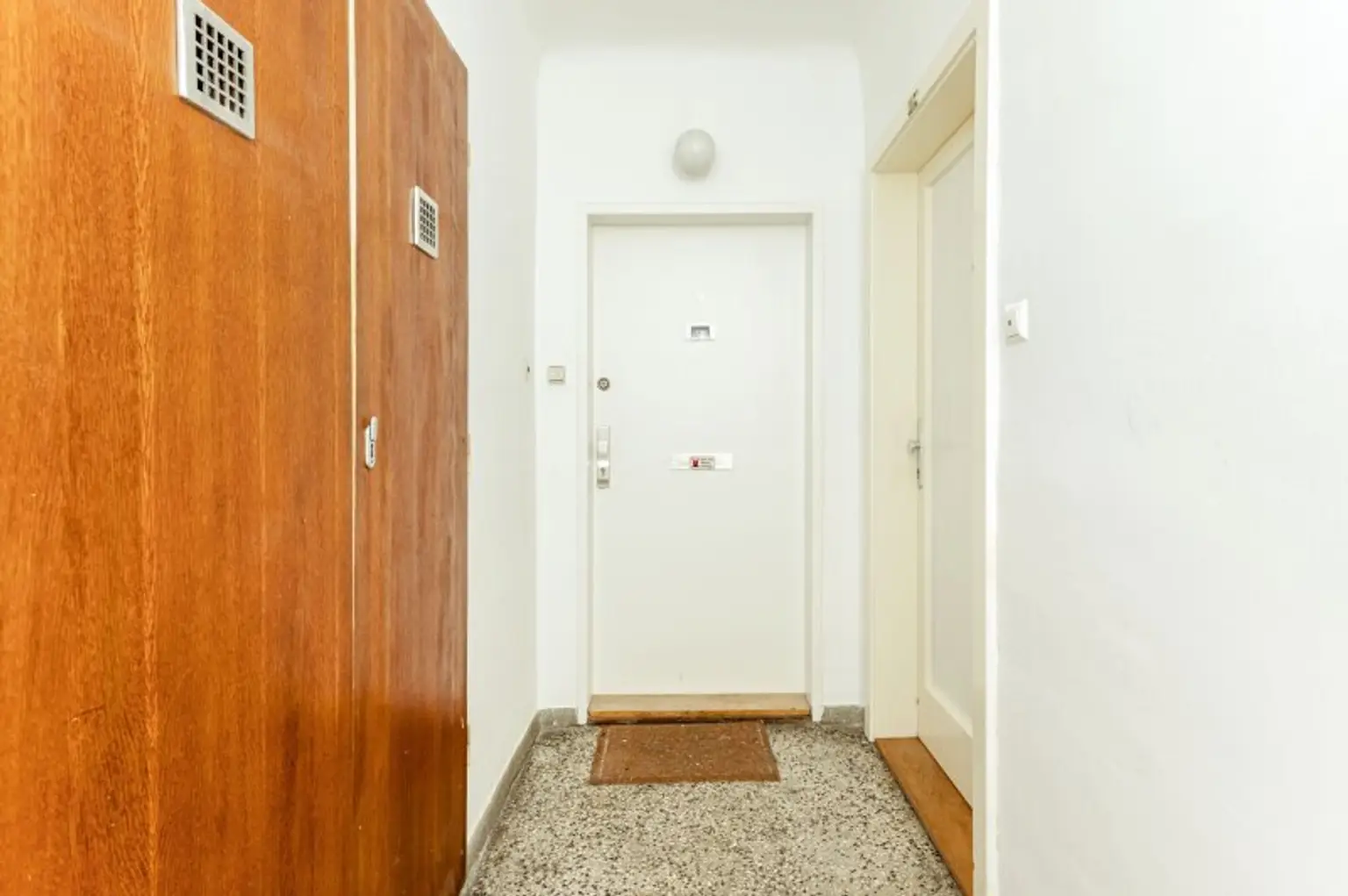 Nahe Schönbrunn! Hofseitige 2-Zimmer-Wohnung im 15. Bezirk zu vermieten!