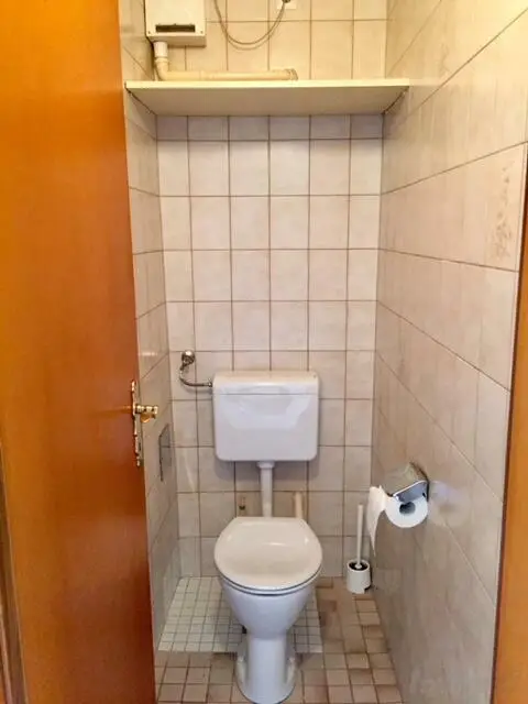 WG-geeignet, Top Lage: 3-Zimmer-Maisonette mit SW-Balkon -Neue Fenster-2.OG mit Lift