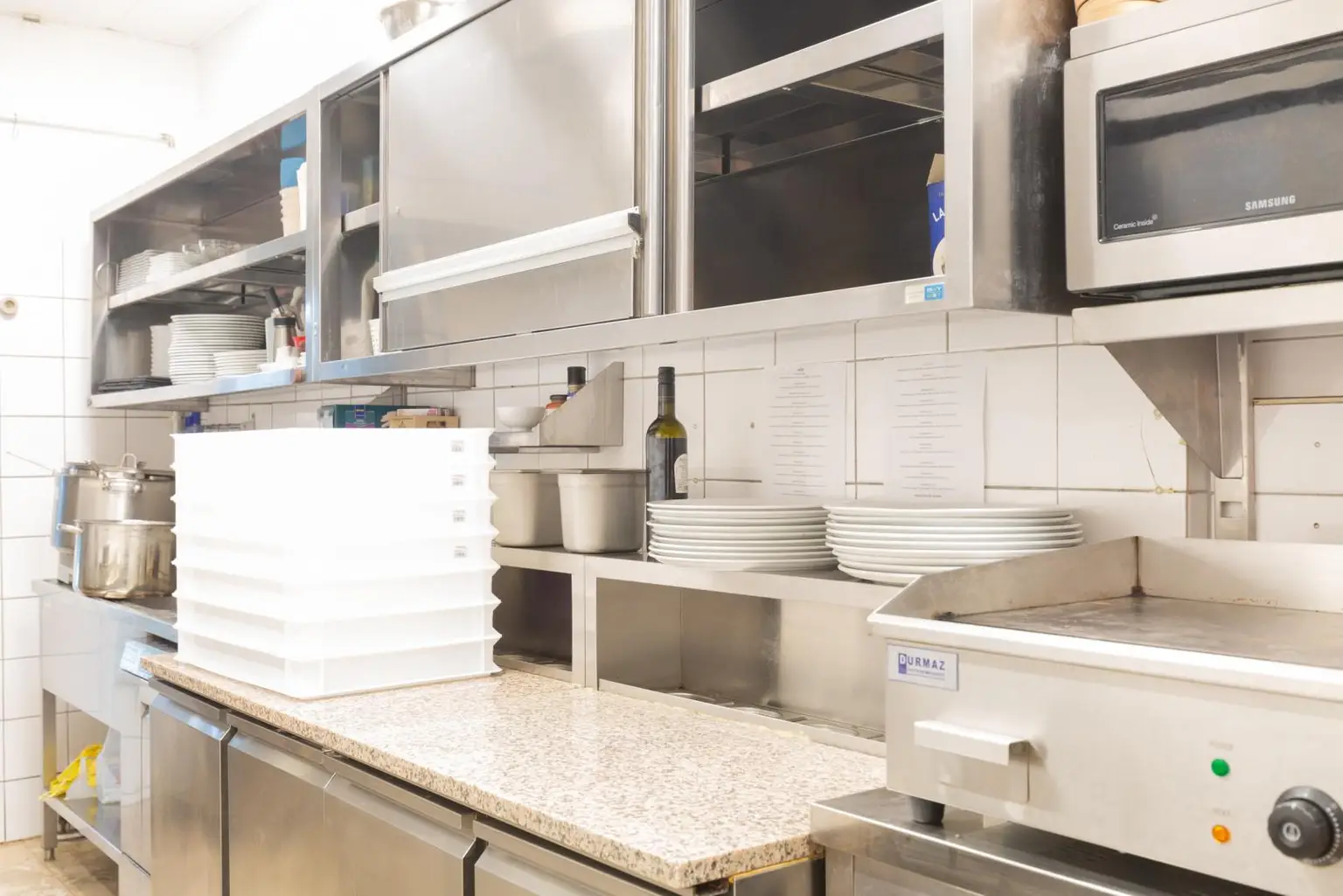 Gastro-Highlight am Grieskai: Stilvolles Restaurant mit Inventar & Potenzial