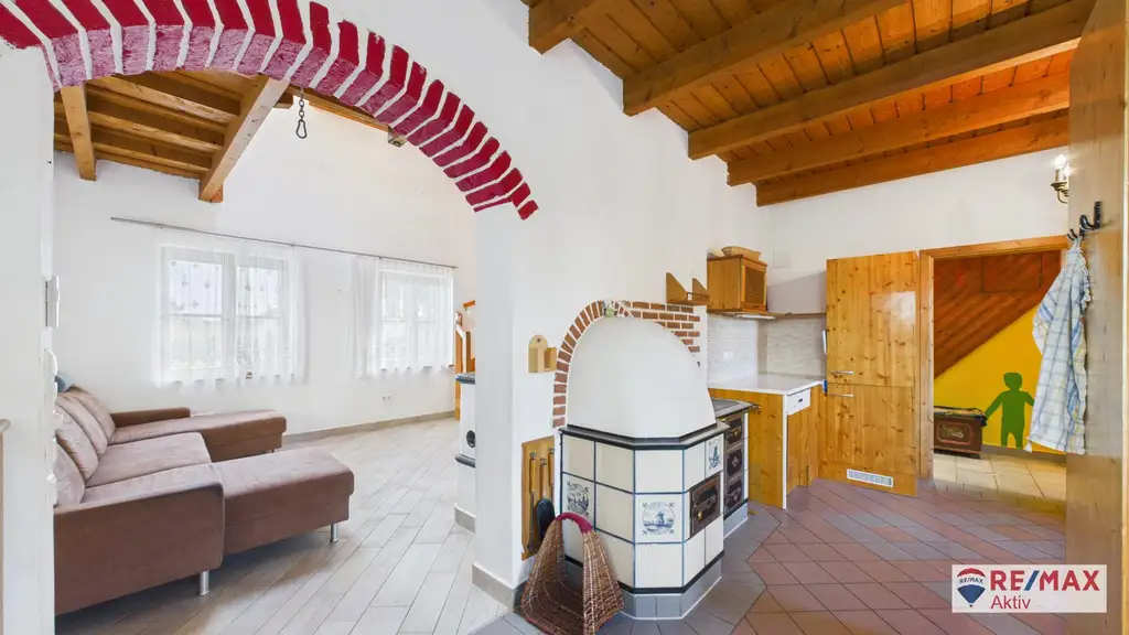 Rustikaler Charme trifft moderne Technik – Einfamilienhaus mit Galerie in Toplage Strasshof