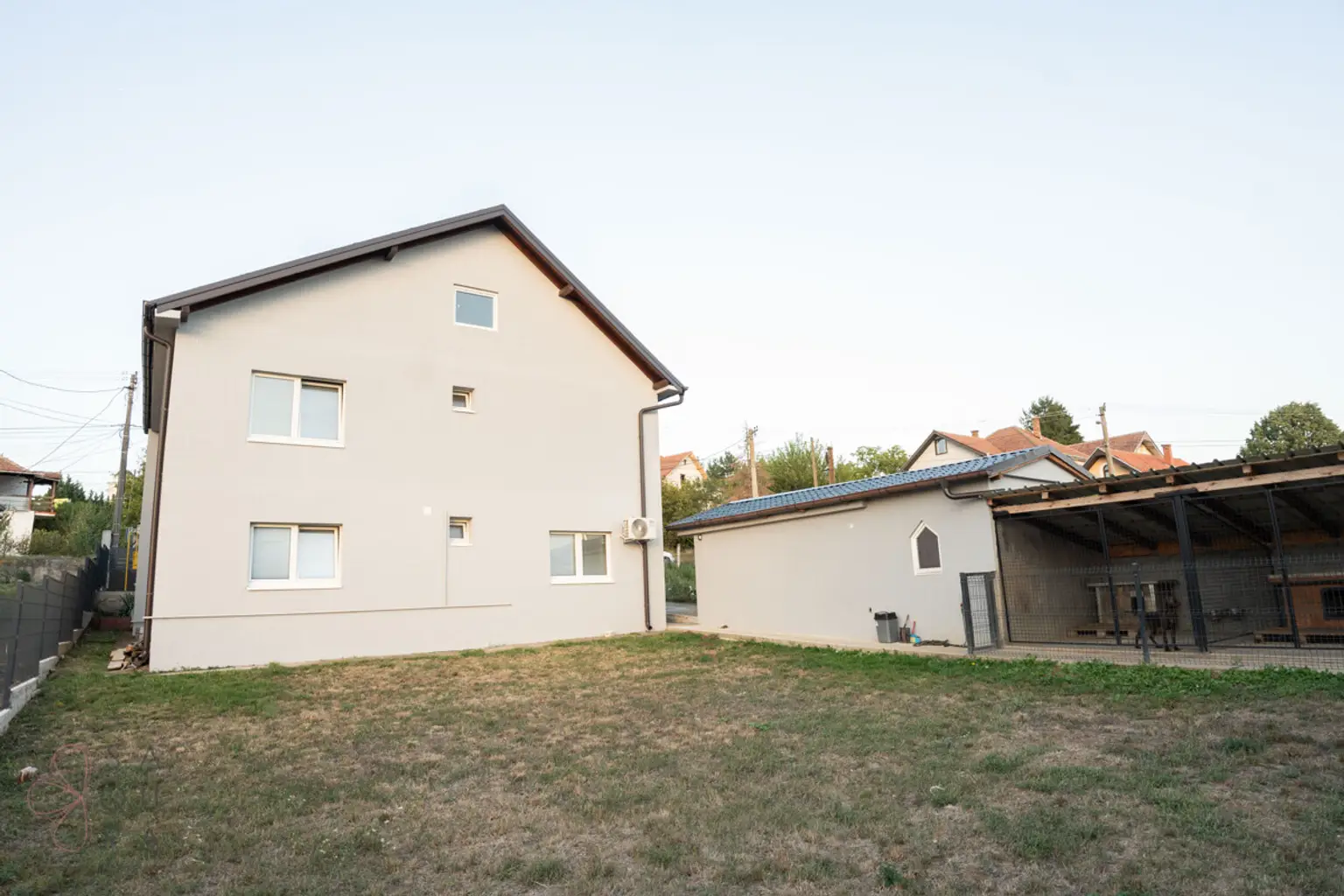 Elegantes Familienhaus nahe Belgrad – Ruhe, Komfort & Investition