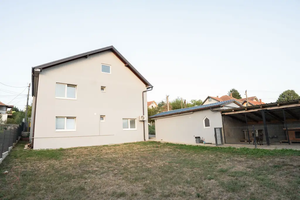 Elegantes Familienhaus nahe Belgrad – Ruhe, Komfort & Investition