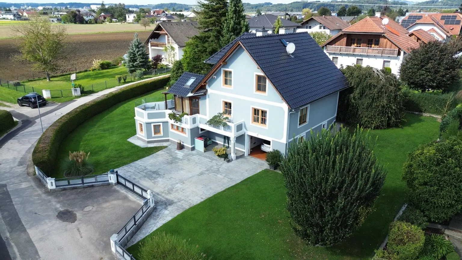 Wohnhaus mit Wintergarten, schönem Garten und Pool im Mostviertel