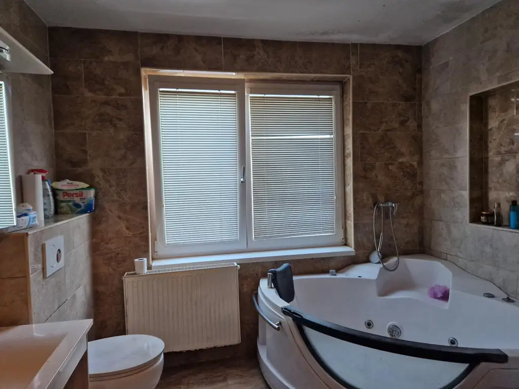 SANIERUNGSBEDÜRFTIGER BUNGALOW MIT TRAUMHAFTEM GARTEN ODER IHR BAUGRUNDSTÜCK FÜR IHR TRAUMHAUS IN ALLERBESTER WOHN- UND ZENTRUMSLAGE VON ABSDORF