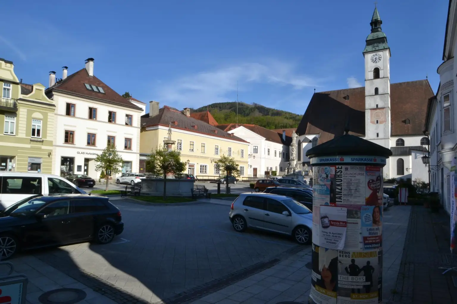 zentrale Lage am Rathausplatz
