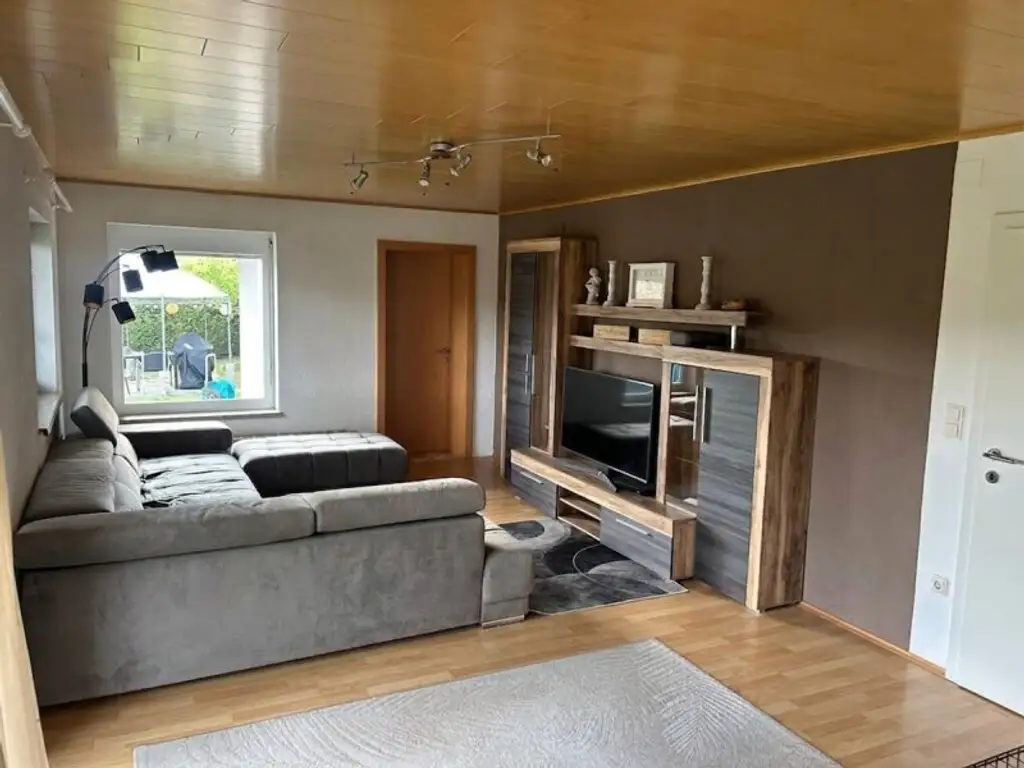 Eigennutzen oder Vermieten: Modernisiertes Zweifamilienhaus 195m² mit 6 Zimmern in verkehrsgünstiger Lage zur St Veiter Strasse , in Kärnten  € 419.000