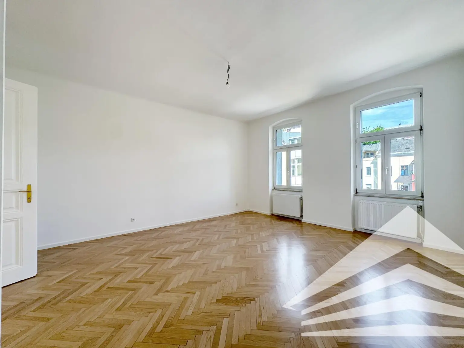 Großzügige 3 Zimmer-Altbauwohnung mit Küche - Nähe Landstraße!
