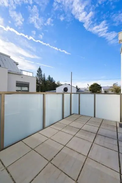 Sonnige 3-Zimmer-Eigentumswohnung mit Südterrasse & Garage – ruhig, grün & citynah an der renaturierten Liesing