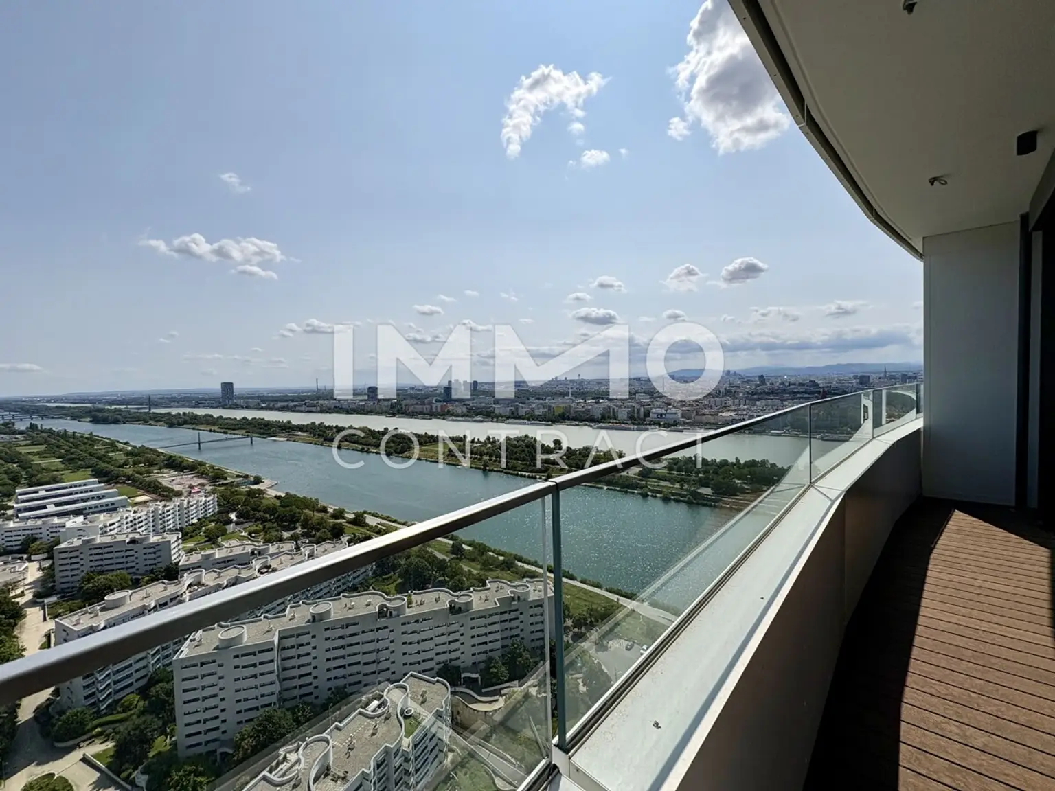 NEU & ERSTBEZUG: Gemütliche Dreizimmer-Wohnung mit viel Ruhe & Sonne (Pool, Gym, Spa, Shop, Lounges)
