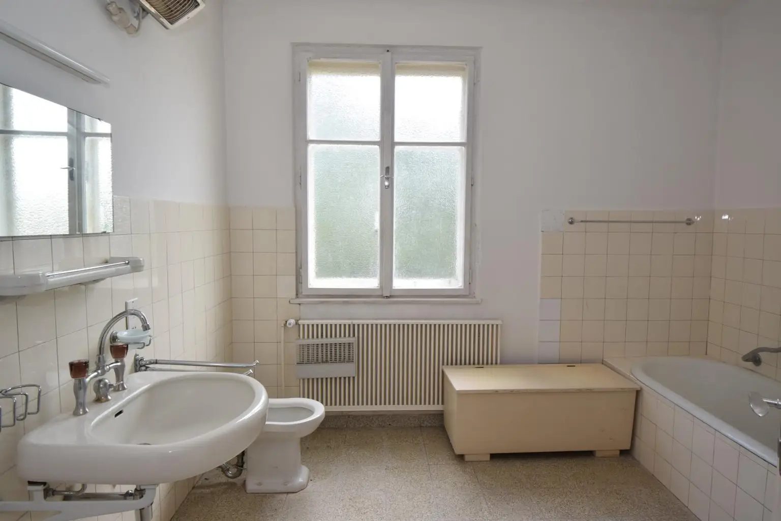 großzügiges Badezimmer