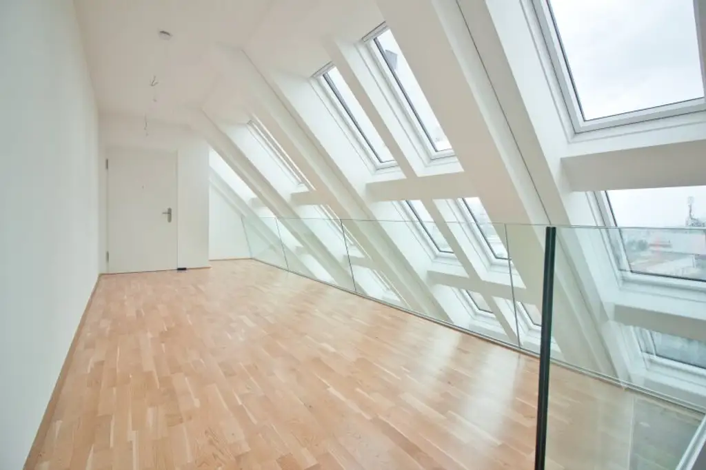 Erstbezug Open Space Büro & 2-Zimmer-Wohnung mit separatem Zugang