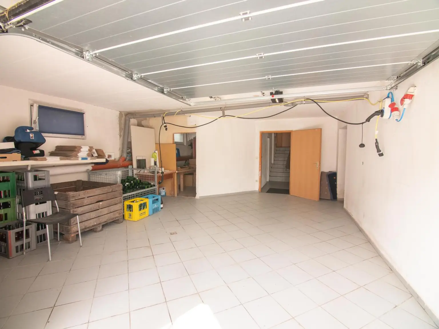 Großes Wohnhaus mit Heurigenlokal / 5 Gästezimmern und einem Miethaus