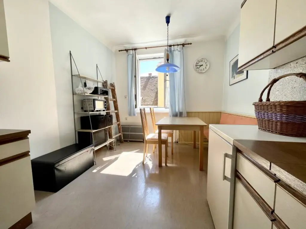 2 Zimmer, Galerie & Lift ganz nah beim Bahnhof!