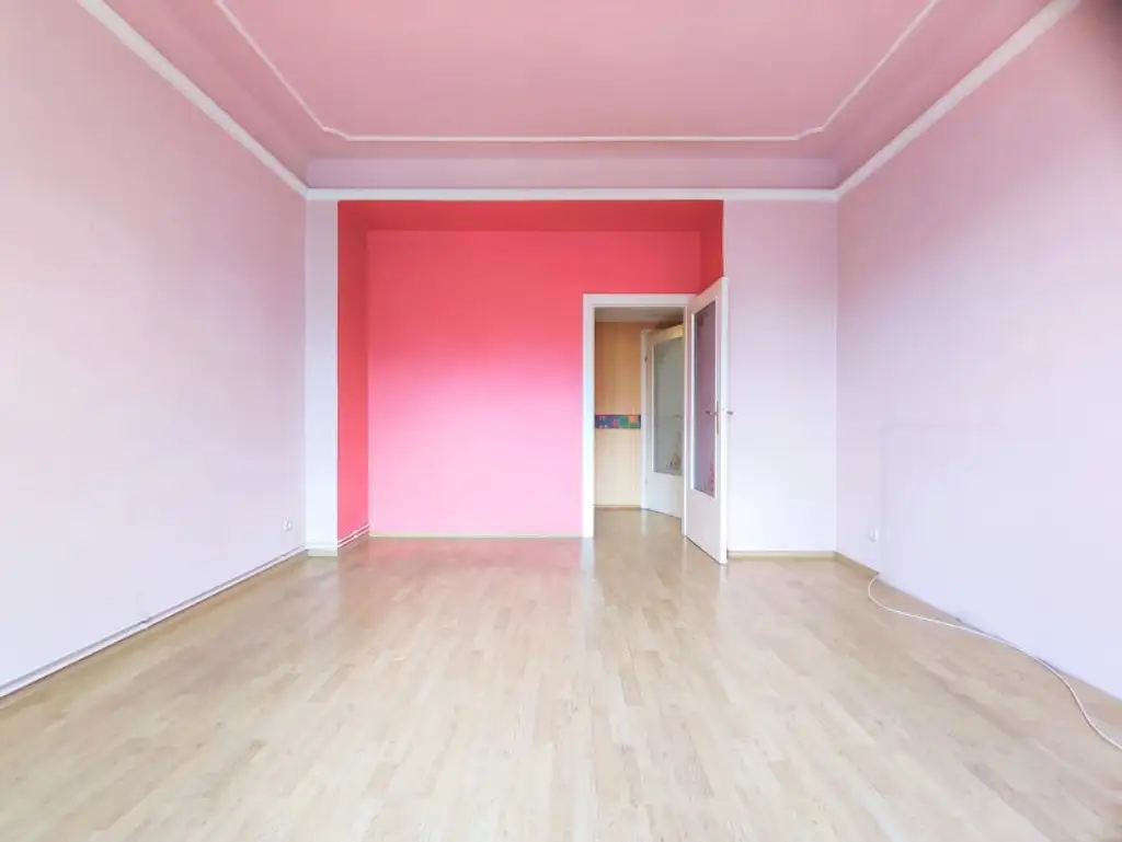 WESTSEITIGE LOGGIA - Sanierungsbedürftiger Altbau im 3.Stock